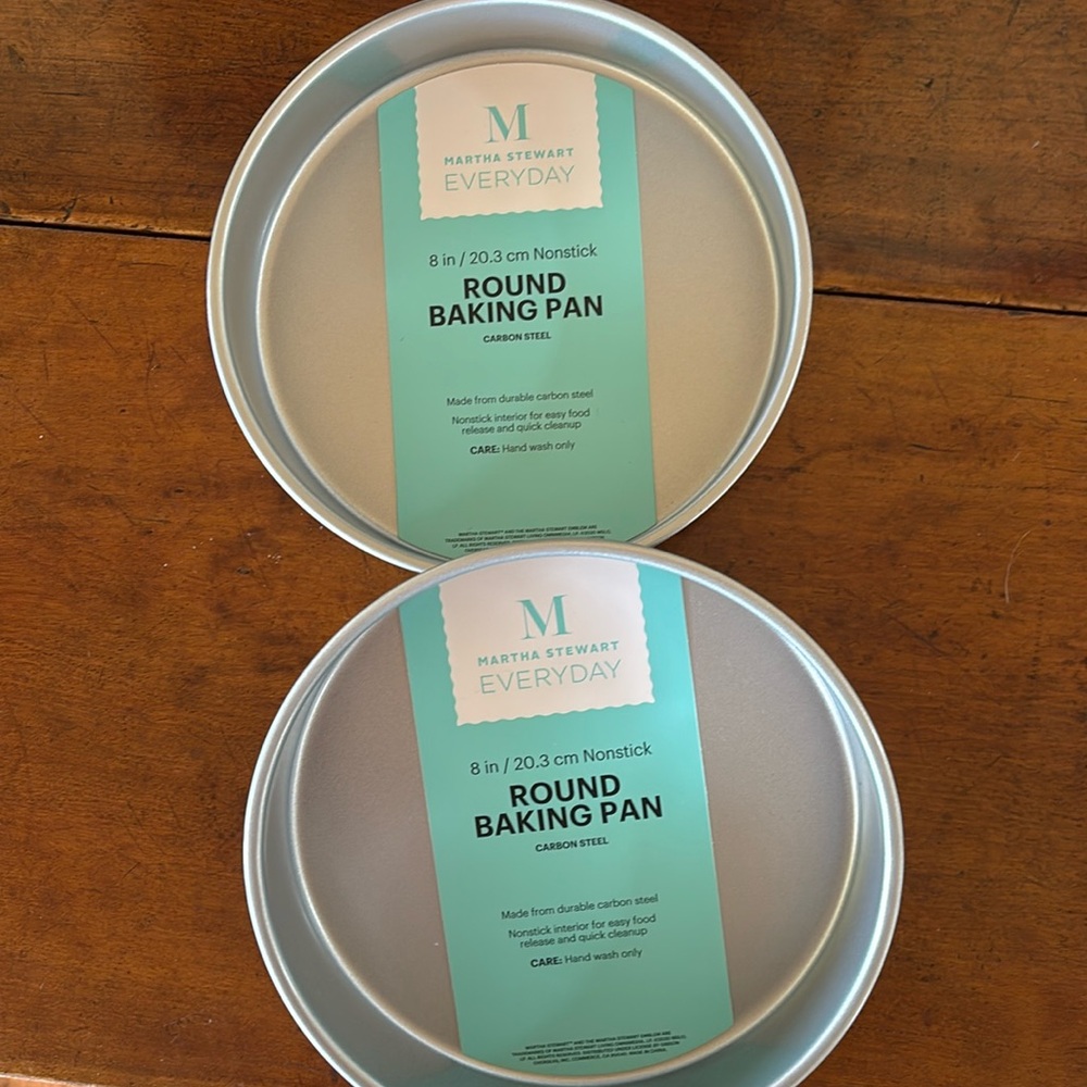Martha Stewart Everyday 8”/20.3 cm nonstick round baking pan
